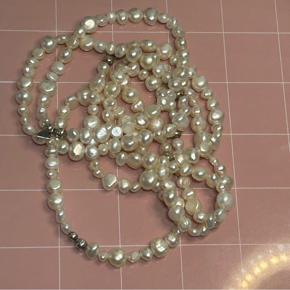 Silpada Retired B1601 Goddess 6 Freshwater Pearl Stretch Bracelet